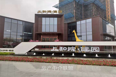 繁荣路学校就近！龙都现代城精装微住98万送车库